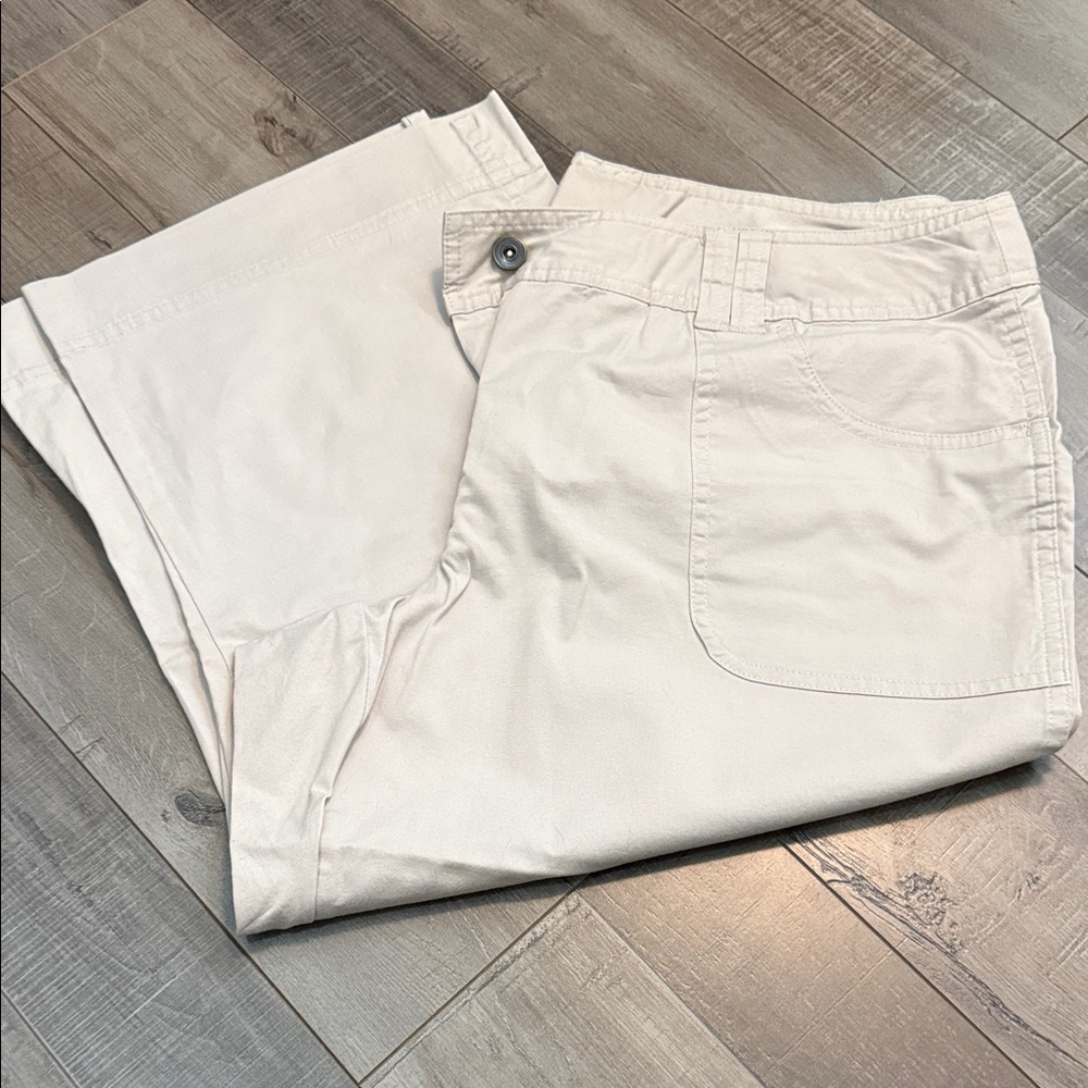 Women's Cream Capris